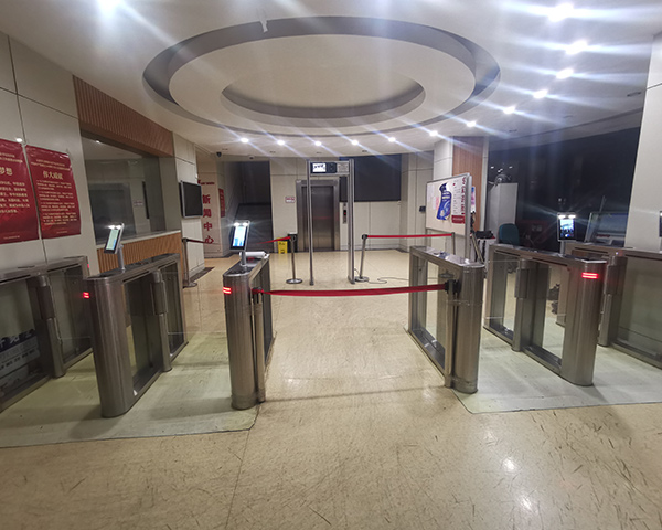 元一智能(néng)公司告訴您，通道(dào)擺閘如何進(jìn)行維護保養？